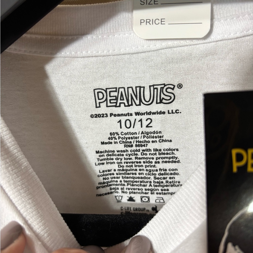 ✂️NWT Peanuts Snoopy Short Sleeve Tee - Picture 4 of 6